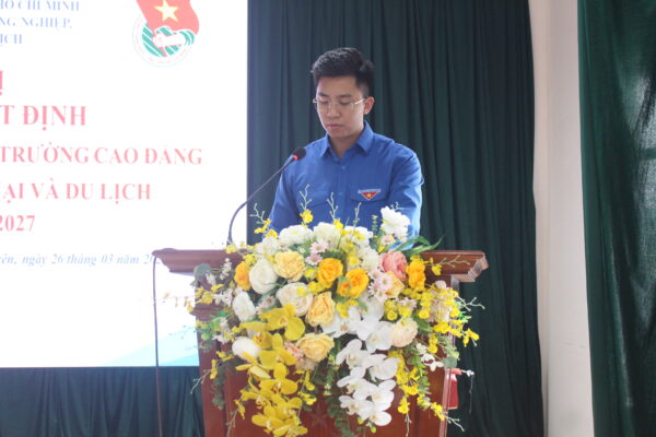 Hội nghị công bố quyết định Ban chấp hành đoàn Thanh niên cộng sản Hồ Chí Minh trường Cao đẳng Công nghiệp, Thương mại và Du lịch IMG 5405