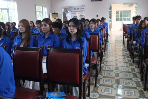 Hội nghị công bố quyết định Ban chấp hành đoàn Thanh niên cộng sản Hồ Chí Minh trường Cao đẳng Công nghiệp, Thương mại và Du lịch IMG 5413