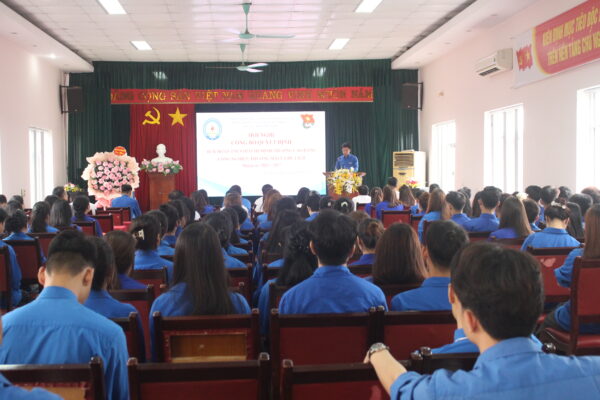 Hội nghị công bố quyết định Ban chấp hành đoàn Thanh niên cộng sản Hồ Chí Minh trường Cao đẳng Công nghiệp, Thương mại và Du lịch IMG 5423