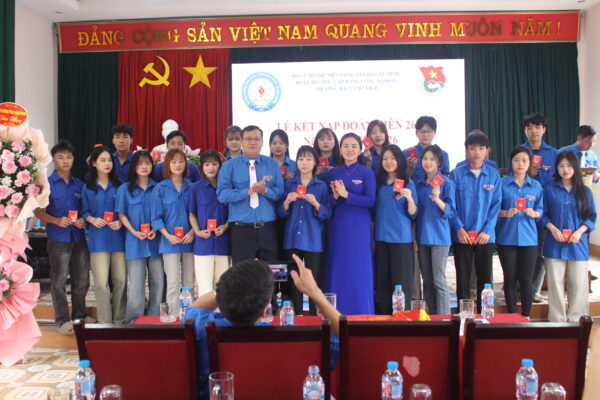 Hội nghị công bố quyết định Ban chấp hành đoàn Thanh niên cộng sản Hồ Chí Minh trường Cao đẳng Công nghiệp, Thương mại và Du lịch IMG 5496