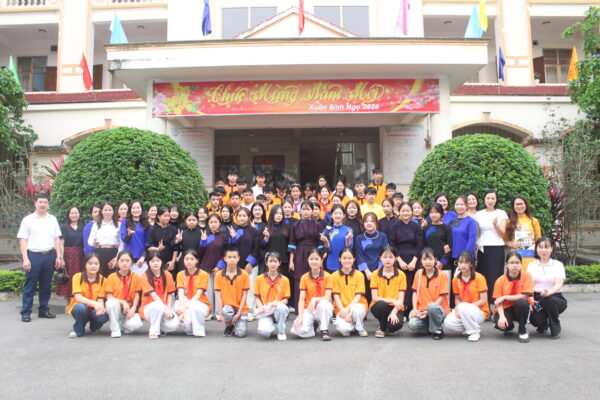 Đoàn công tác Trường Phổ thông dân tộc nội trú Hòa An – Cao Bằng tham quan, trải nghiệm hướng nghiệp tại nhà trường IMG 5684