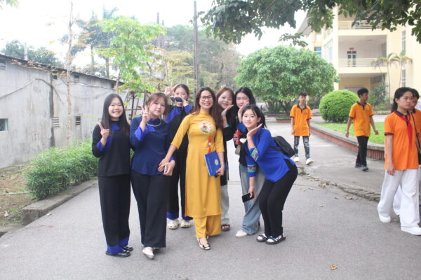 Đoàn công tác Trường Phổ thông dân tộc nội trú Hòa An – Cao Bằng tham quan, trải nghiệm hướng nghiệp tại nhà trường IMG 5697