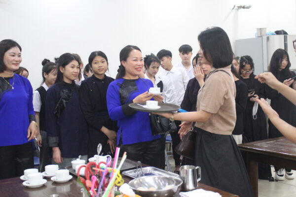 Đoàn công tác Trường Phổ thông dân tộc nội trú Hòa An – Cao Bằng tham quan, trải nghiệm hướng nghiệp tại nhà trường IMG 5751