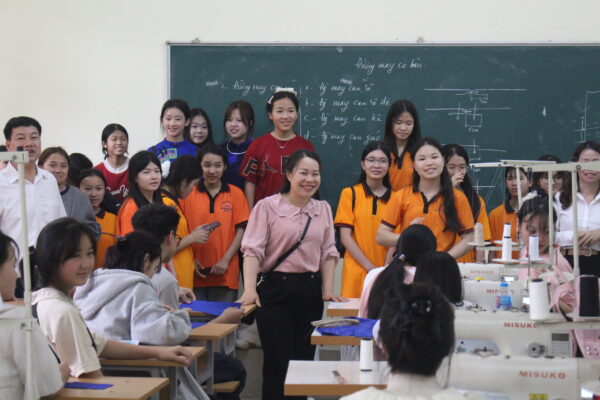 Đoàn công tác Trường Phổ thông dân tộc nội trú Hòa An – Cao Bằng tham quan, trải nghiệm hướng nghiệp tại nhà trường IMG 5884