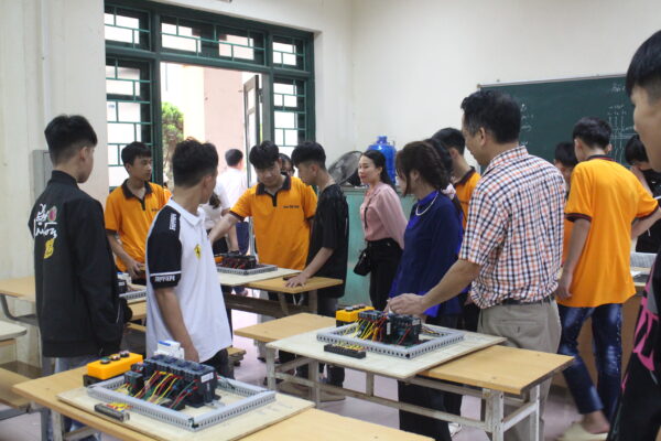 Đoàn công tác Trường Phổ thông dân tộc nội trú Hòa An – Cao Bằng tham quan, trải nghiệm hướng nghiệp tại nhà trường IMG 5893