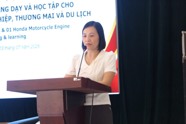 HONDA VIỆT NAM TRAO TẶNG XE MÁY PHỤC VỤ CÔNG TÁC ĐÀO TẠO TẠI NHÀ TRƯỜNG IMG 8787
