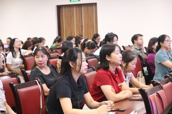 ĐẢNG ỦY TRƯỜNG CAO ĐẲNG CÔNG NGHIỆP, THƯƠNG MẠI VÀ DU LỊCH THAM DỰ HỘI NGHỊ TOÀN QUỐC NGHIÊN CỨU, HỌC TẬP, QUÁN TRIỆT VÀ TRIỂN KHAI THỰC HIỆN CÁC NGHỊ QUYẾT, CHỈ THỊ CỦA BỘ CHÍNH TRỊ IMG 9252