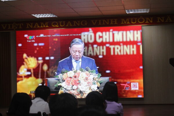 ĐẢNG ỦY TRƯỜNG CAO ĐẲNG CÔNG NGHIỆP, THƯƠNG MẠI VÀ DU LỊCH THAM DỰ HỘI NGHỊ TOÀN QUỐC NGHIÊN CỨU, HỌC TẬP, QUÁN TRIỆT VÀ TRIỂN KHAI THỰC HIỆN CÁC NGHỊ QUYẾT, CHỈ THỊ CỦA BỘ CHÍNH TRỊ IMG 9282